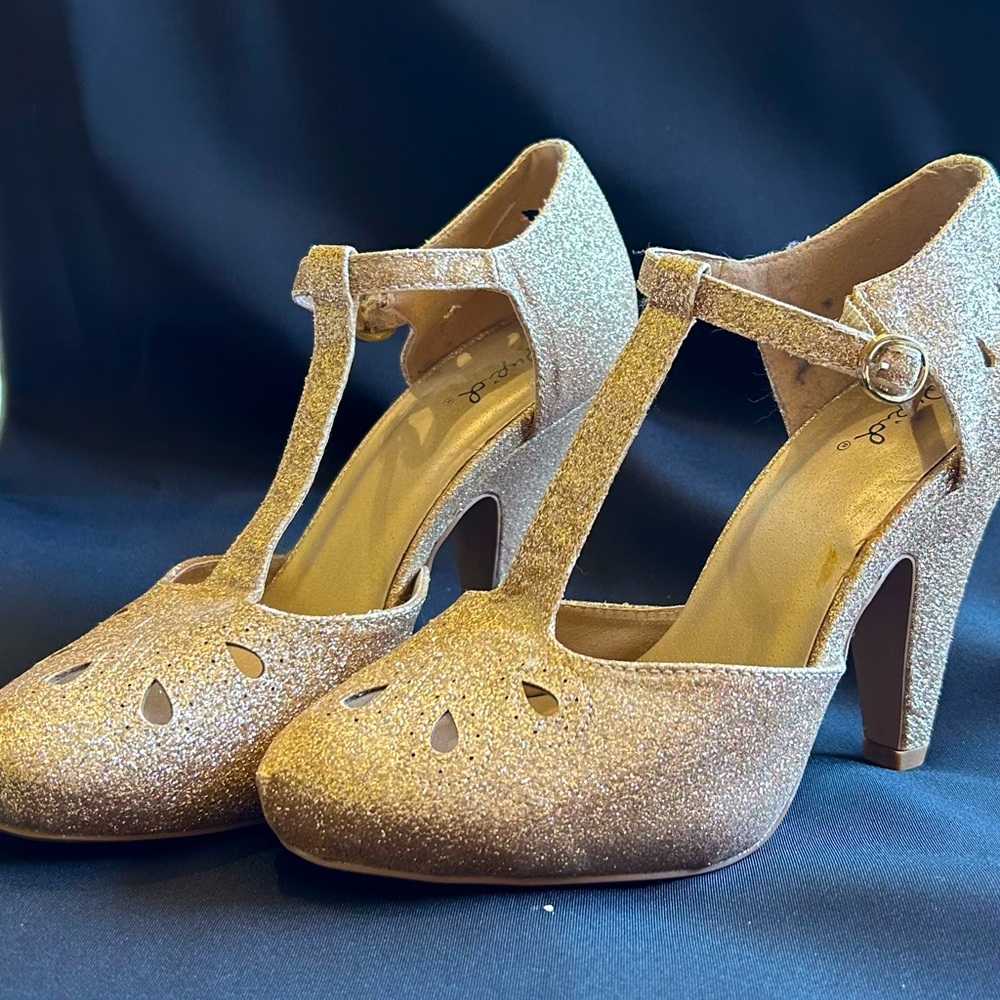 Vintage style Gold sparkly T-Strap heels- size 8